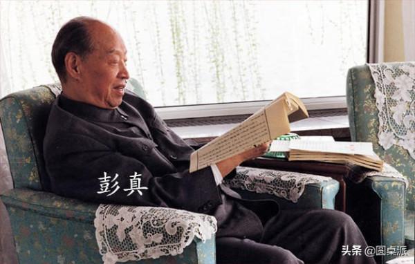 男子在廣場點燈籠,為何驚動了外交部?周總理親自指示:嚴肅調查 男子在廣場點燈籠,為何驚動了外交部?周總理親自指示:嚴肅調查