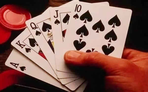 為抓捕解放軍最大叛徒，地下黨&OpenCurlyDoubleQuote;沉迷&rdquo;賭博3年，敗光了全部家產