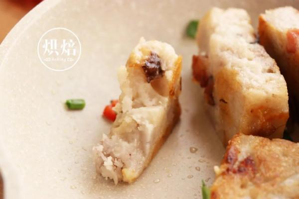 五香芋頭糕 鹹香軟糯 不用去茶樓 料足量多 一家六口不到20元 五香芋頭糕 鹹香軟糯 不用去茶樓 料足量多 一家六口不到20元