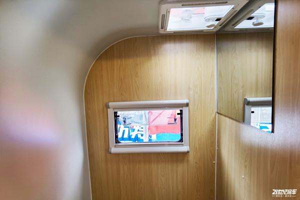 不到十萬的拖掛房車,水電配置齊全,年輕人出行方式的最佳選擇 不到十萬的拖掛房車,水電配置齊全,年輕人出行方式的最佳選擇