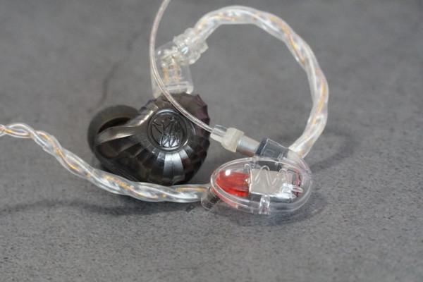 媽媽，我看到了有線耳塞未來的樣子