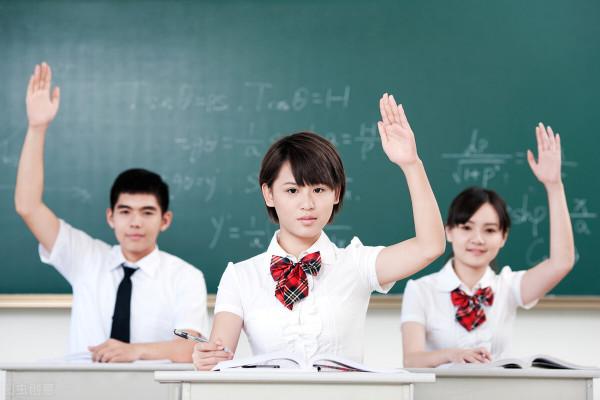 一日為師終身為父，侵犯學生的師者，應受什麼樣的刑罰處罰？