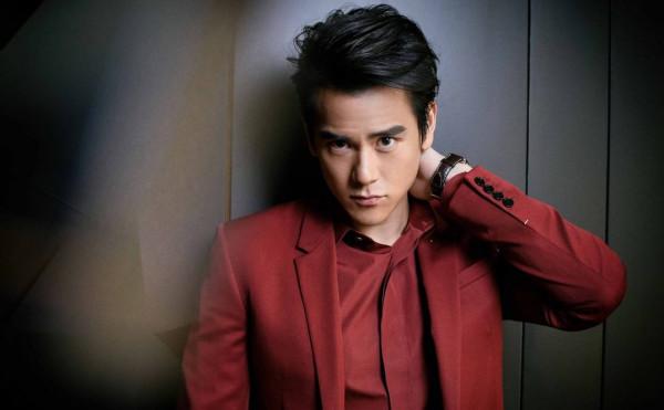 初見發如濃墨，再見禿頭禿腦！這12位男星的頭，讓女人好心碎