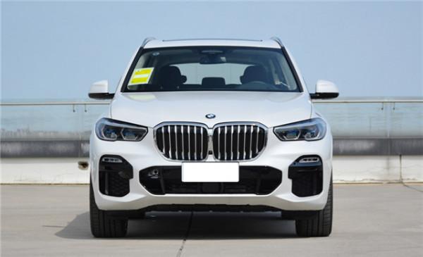 寶馬X5售69.99萬元起，外觀霸氣，配2.0T和3.0T發動機，操控出色