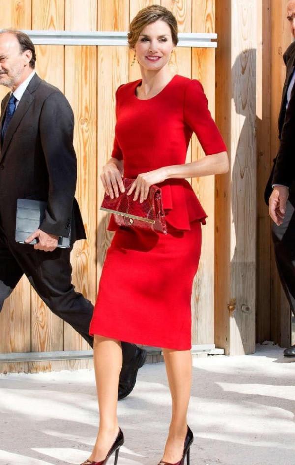 二婚成為最美王后,不是貴婦卻貴氣十足,仙氣美貌連皺紋都迷人 二婚成為最美王后,不是貴婦卻貴氣十足,仙氣美貌連皺紋都迷人