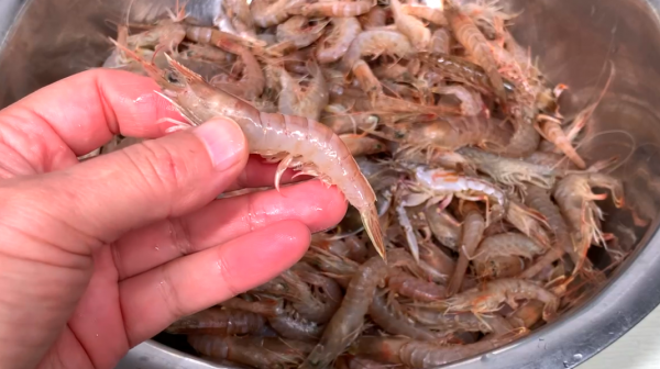 冬天進補，牛肉羊肉都不如蝦，10元一斤，營養全面，比吃肉都香