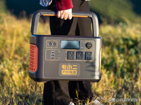 旅行家的專業裝備：電小二太陽能戶外電源2200+800W太陽能套裝