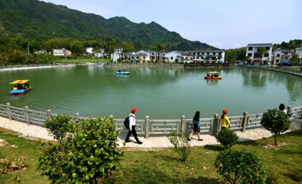 山水別洞天 悠然見左港 山水別洞天 悠然見左港