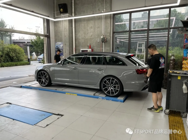 改裝案例 | 奧迪RS6升級前十後四陶瓷剎車套裝 改裝案例 | 奧迪RS6升級前十後四陶瓷剎車套裝