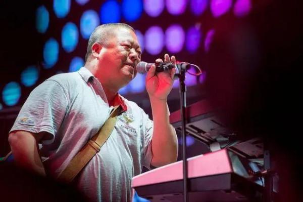 9對“陰陽相隔”的昔日情侶，4個癌症，3個自殺，2個意外