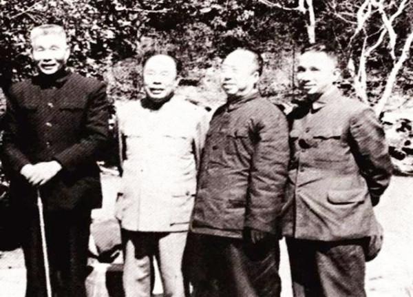 1955年授銜時，軍委讓一人自己填寫軍銜，他寫下“中將”