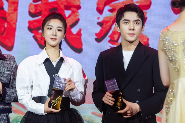 薇婭被封、上千人補稅，直播最嚴查稅風暴來了