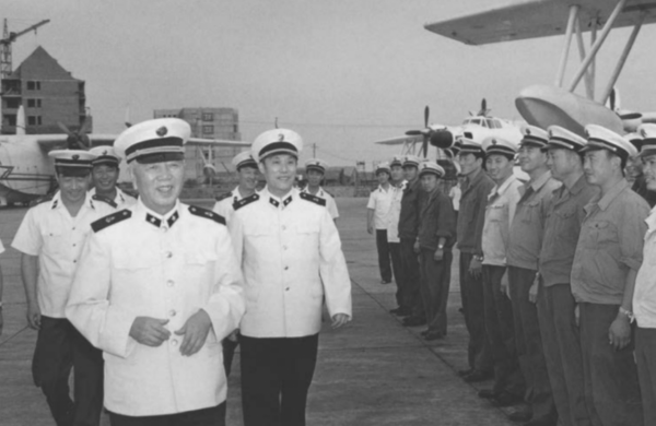 1982年，時年66歲的劉華清擔任海軍司令員，視察後下定決心要整頓