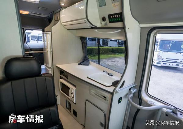 ​新款中巴房車，4.0T超強動力可睡6人，空間夠大適合全家一起遊玩