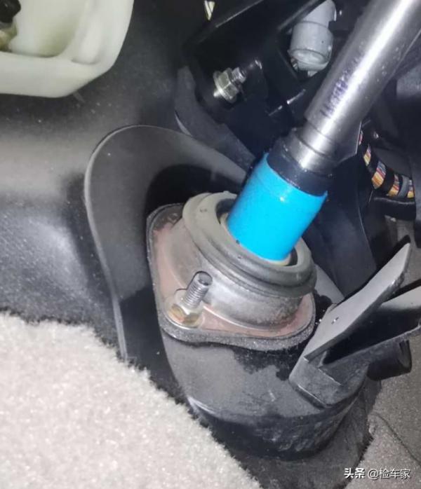 曾經媲美賓利,如今停產消失,03年的捷豹XJ8要價32萬值不值? 曾經媲美賓利,如今停產消失,03年的捷豹XJ8要價32萬值不值?