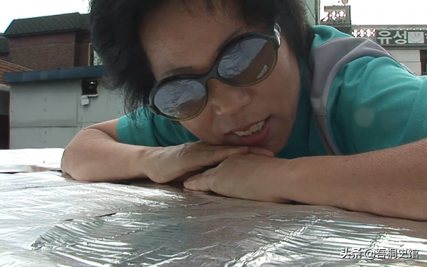 韓國女子每天汗流不止,出門需換3身衣服25雙襪子,生活面臨困擾 韓國女子每天汗流不止,出門需換3身衣服25雙襪子,生活面臨困擾