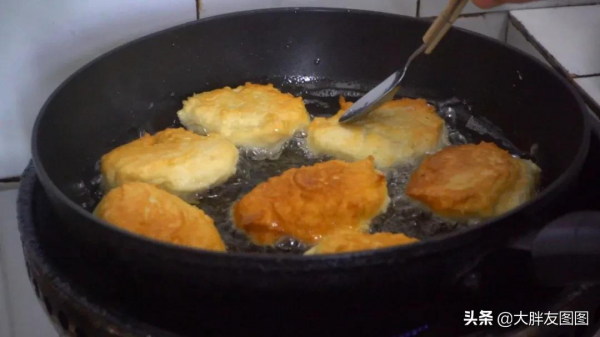 10分鐘搞定熱騰騰的早餐,不烤不蒸,軟蓬的油墩子,上桌一秒光碟 10分鐘搞定熱騰騰的早餐,不烤不蒸,軟蓬的油墩子,上桌一秒光碟