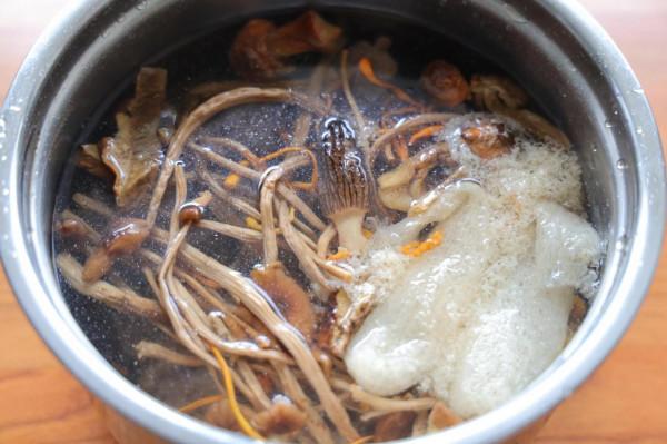 秋天天氣乾燥，這湯水要多喝，營養豐富，每次一鍋不夠喝，特鮮美