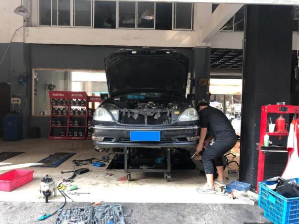 從修理廠到婚姻殿堂，夫妻共同打造低趴雷克薩斯LS430