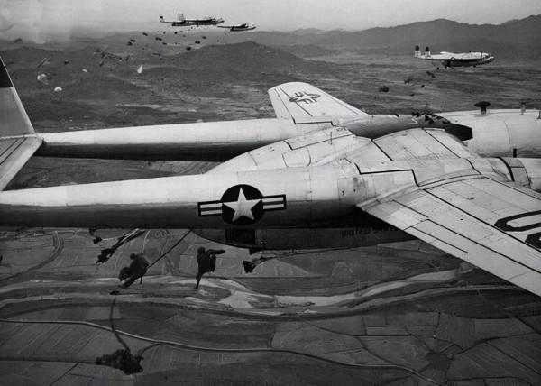 1964年美國屢次侵犯南海,面對挑釁,毛主席霸氣回應:敢搗亂就打 1964年美國屢次侵犯南海,面對挑釁,毛主席霸氣回應:敢搗亂就打