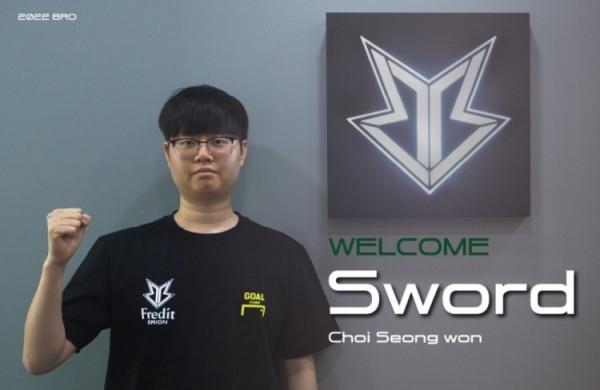 16、17日轉會期彙總：LCK及歐美賽區大變動，LPL僅Nuguri離開