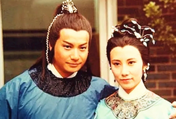 石修奢華豪宅慶71歲生日，全家福曝光，妻子氣質好兒子兒媳顏值高