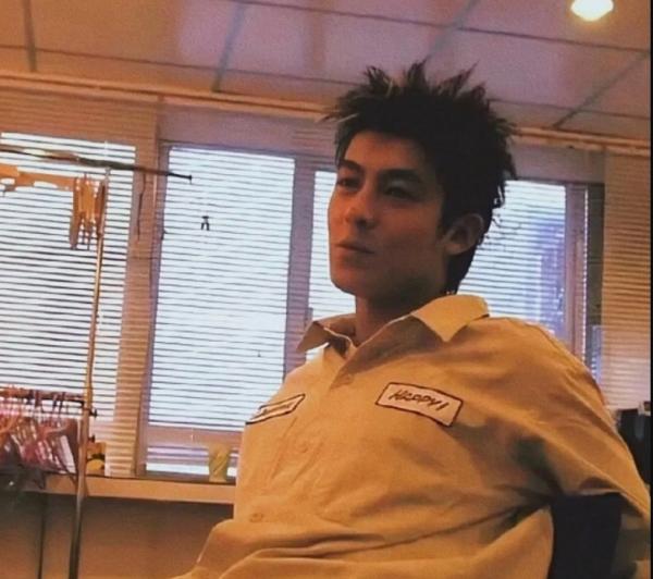 陳冠希為妻女拍照,意外曝光秦舒培素顏狀態,面板暗黃頸紋好明顯 陳冠希為妻女拍照,意外曝光秦舒培素顏狀態,面板暗黃頸紋好明顯