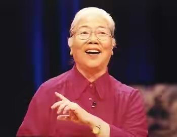 常香玉65歲演出,觀眾的熱情像極了野性消費的網友,卻累壞了大師 常香玉65歲演出,觀眾的熱情像極了野性消費的網友,卻累壞了大師