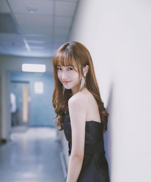 27歲港姐曬雨中婚紗照!富二代未婚夫高大帥氣,求婚一年傳好訊息 27歲港姐曬雨中婚紗照!富二代未婚夫高大帥氣,求婚一年傳好訊息