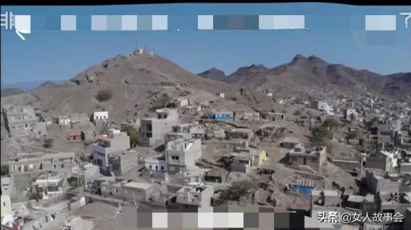 花1100元,買25個鐵桶,為兒子建房,生活很艱辛,但仍努力地活著 花1100元,買25個鐵桶,為兒子建房,生活很艱辛,但仍努力地活著