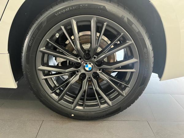 主打效能操控的全新寶馬3系能否俘獲你的芳心？4S店實拍帶你瞭解