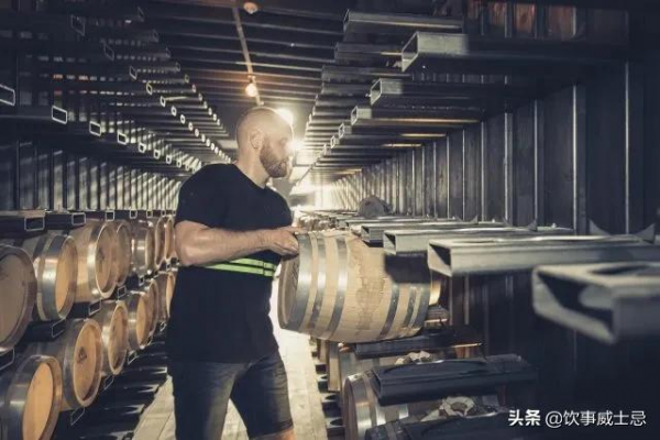 阿斯頓馬丁×波摩 21年丨 新版泰斯卡30年丨威士忌週報 阿斯頓馬丁×波摩 21年丨 新版泰斯卡30年丨威士忌週報