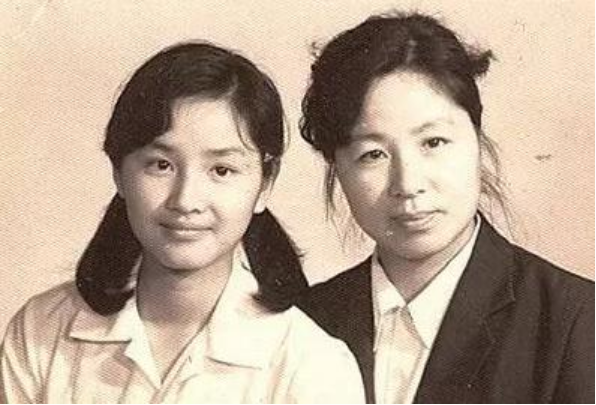 國內第一名模瞿穎，錯失初戀後痴情了20年，卻在45歲時輸得徹底