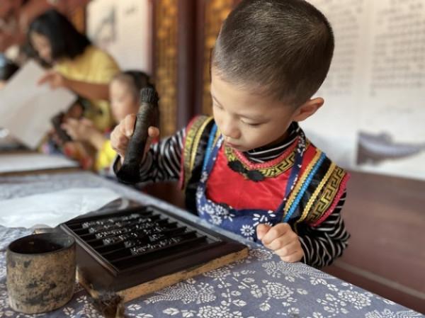 行走的課堂——平陽縣森林幼兒園開展大一班秋遊活動 行走的課堂——平陽縣森林幼兒園開展大一班秋遊活動