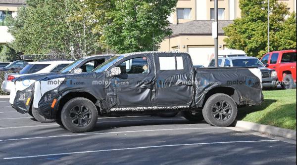 2023款GMC峽谷AT4諜照曝光 提供一個四缸發動機選項/內飾清晰簡潔