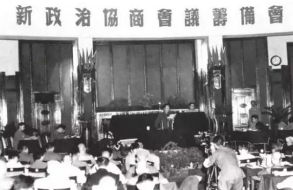 開國大典結束後,毛澤東毫無睡意,說完這一段話後,湧出了淚花 開國大典結束後,毛澤東毫無睡意,說完這一段話後,湧出了淚花