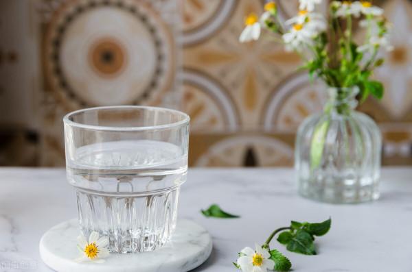 “有理的”不一定是好詩,“無理的”未必不是好詩 “有理的”不一定是好詩,“無理的”未必不是好詩