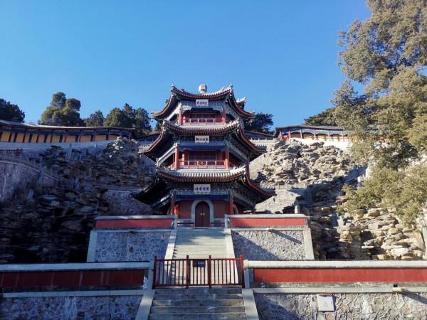 香山公園內香山寺遊玩的人相對較少,老鐵們走起 香山公園內香山寺遊玩的人相對較少,老鐵們走起