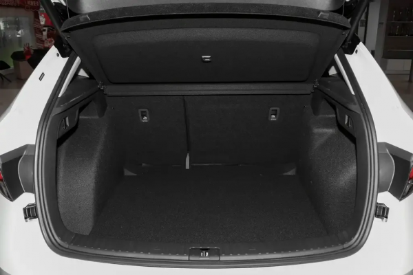 搭2&period;0T發動機迸發220匹馬力，百公里油耗7&period;6L，這臺SUV怎麼樣？