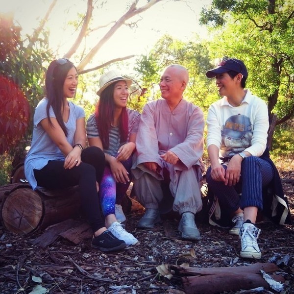 廖啟智去世6個月!妻子與一眾TVB花旦過中秋,走出陰霾展露笑顏 廖啟智去世6個月!妻子與一眾TVB花旦過中秋,走出陰霾展露笑顏