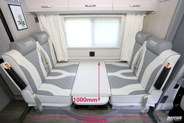 國產6.5T依維柯歐勝底盤加持,穩!實拍2022款中意極致雙拓展房車 國產6.5T依維柯歐勝底盤加持,穩!實拍2022款中意極致雙拓展房車