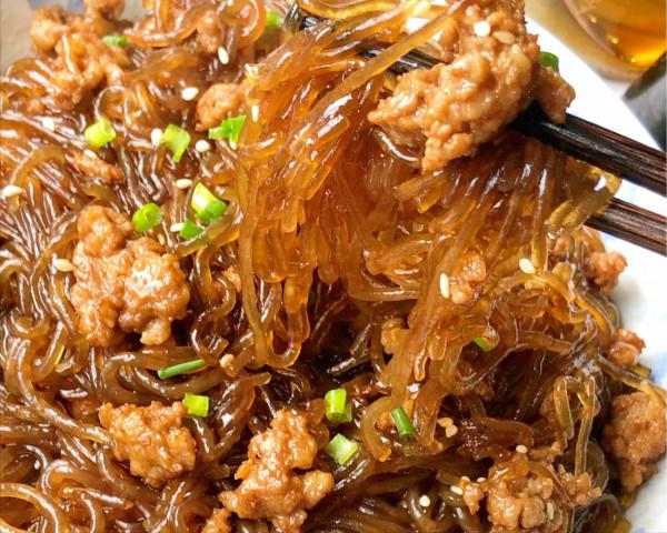 粉條一炒就成團？難看難吃，大廚教你3個小技巧，根根分明不糊鍋