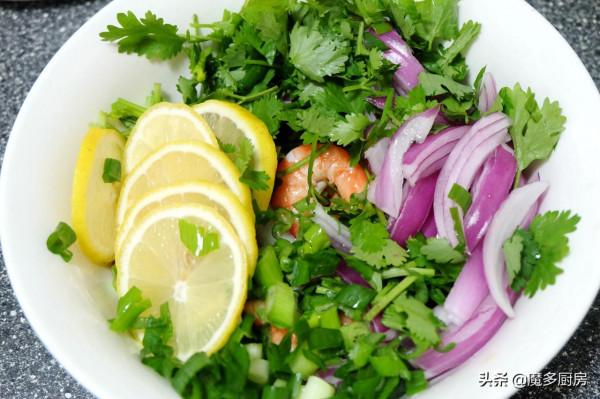 曬曬全職媽媽的一人食，自制重慶小面和檸檬蝦，一口麻辣真過癮