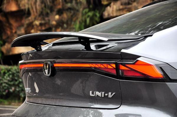 試駕即將上市的長安UNI-V：個性十足 效能更佳