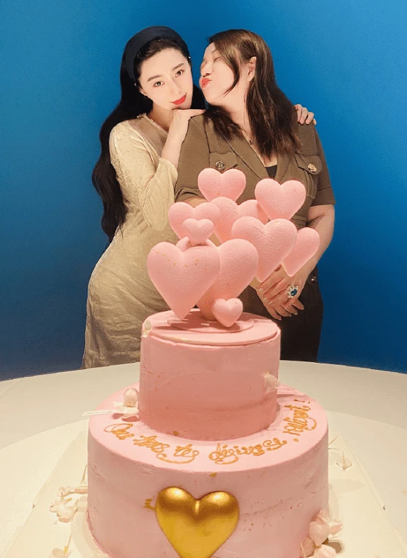 范冰冰40歲生日會好低調！穿香檳裙戴玉鐲走佛媛路線，人都變溫婉