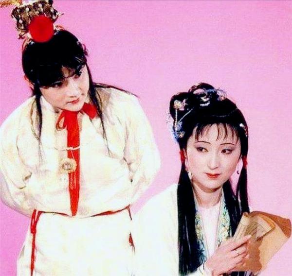 金玉良緣有多可笑：寶釵託付終生的不是寶玉，竟然是石頭