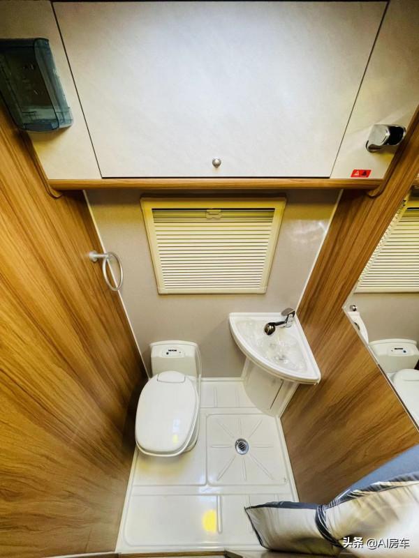 48V電+3.0T動力,有雙冰箱、電動床,實拍輕鬆跑川藏的卓美亞房車 48V電+3.0T動力,有雙冰箱、電動床,實拍輕鬆跑川藏的卓美亞房車