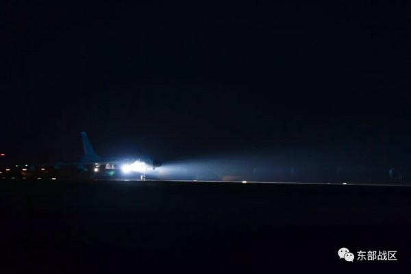 深夜,長航時奔襲、超低空突防…… 深夜,長航時奔襲、超低空突防……