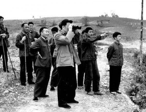 他曾擔任山西省委書記，在任期間迅速平反冤案，女兒是海軍少將