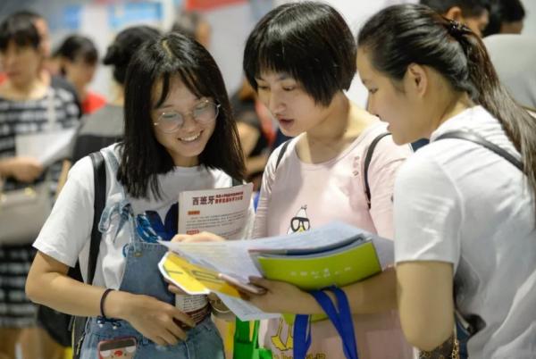 現在還有“三本”嗎？看看投檔分就明白了，“三六九等”很明顯